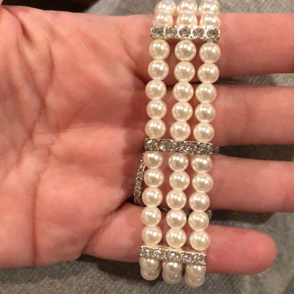 Pearl stretch bracelet custom jewelry - Picture 3 of 4